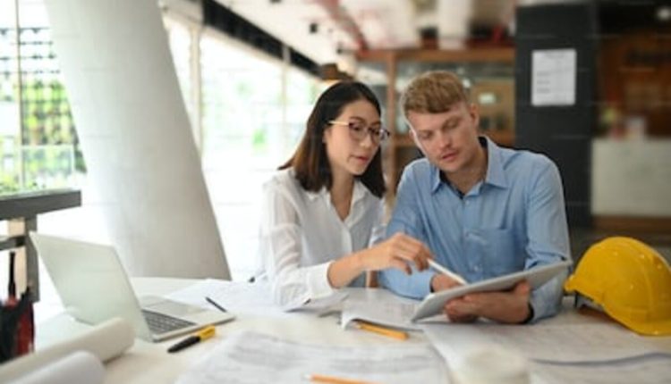 vacuum insulating glass