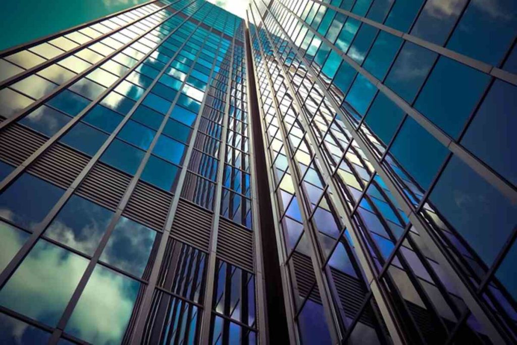 vacuum insulating glass