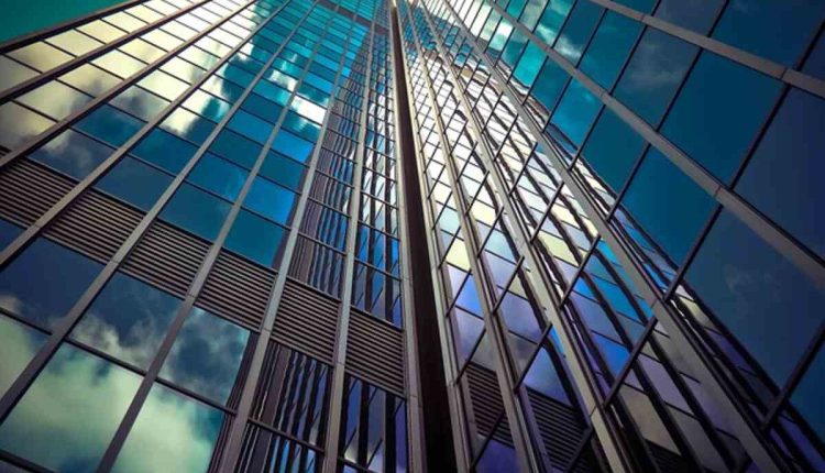 vacuum insulating glass