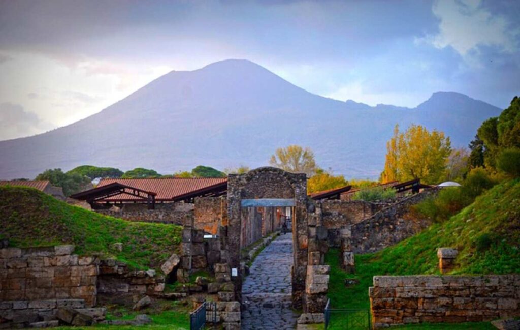 Crucial Guide to Pompeii Tour Entry