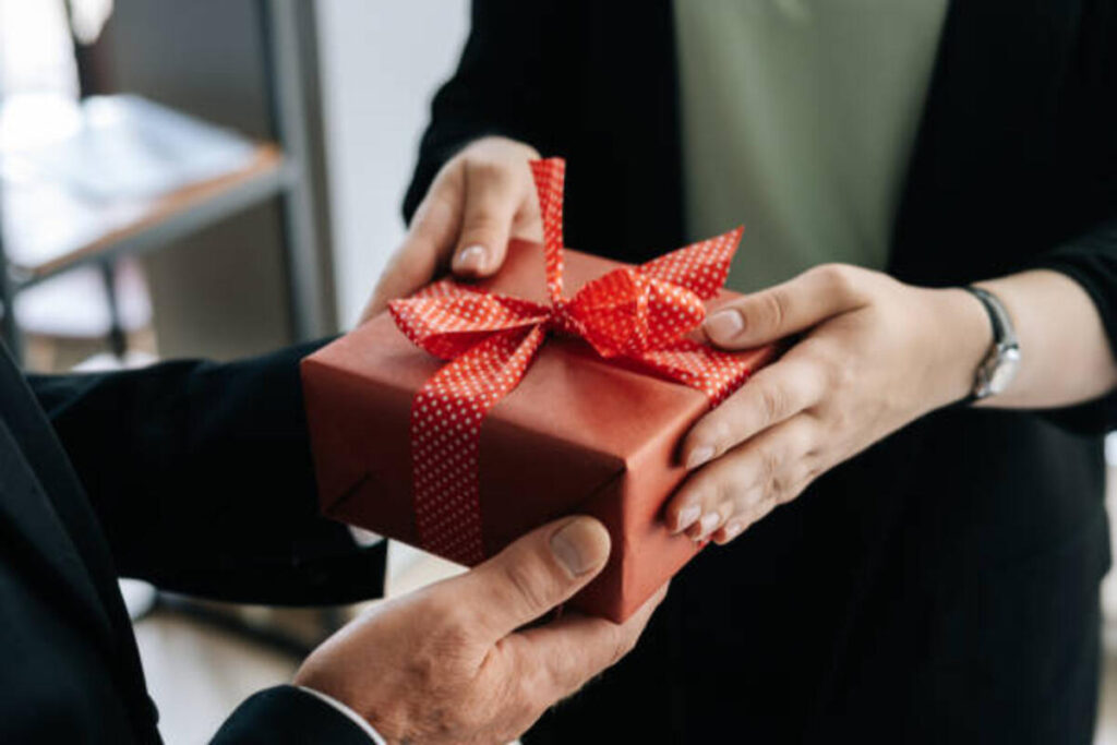 Choosing the Right Gifts for Clients