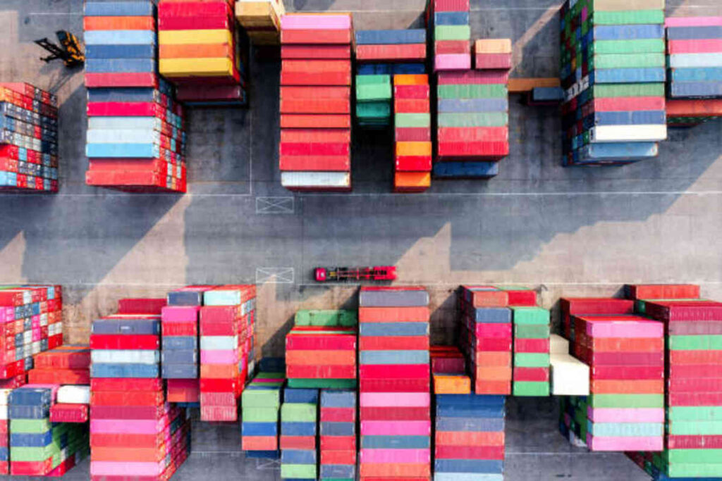Exploring the Benefits of 30ft Containers