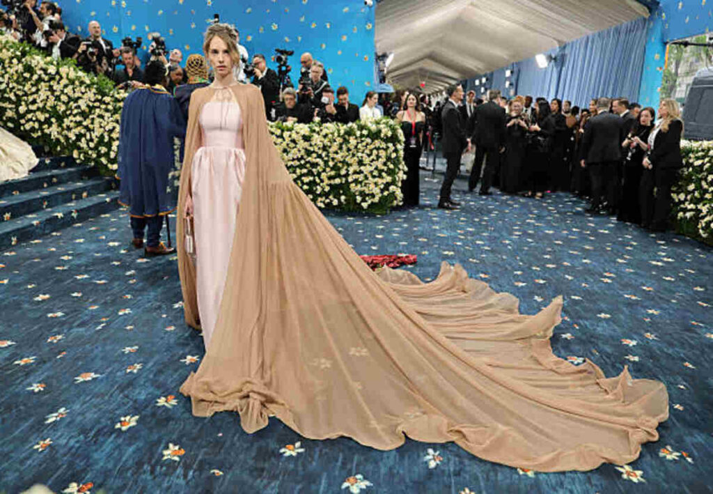 Met Gala 2025: Fashion Highlights and Trends 1 Met Gala 2025 Fashion Highlights and Trends (2)